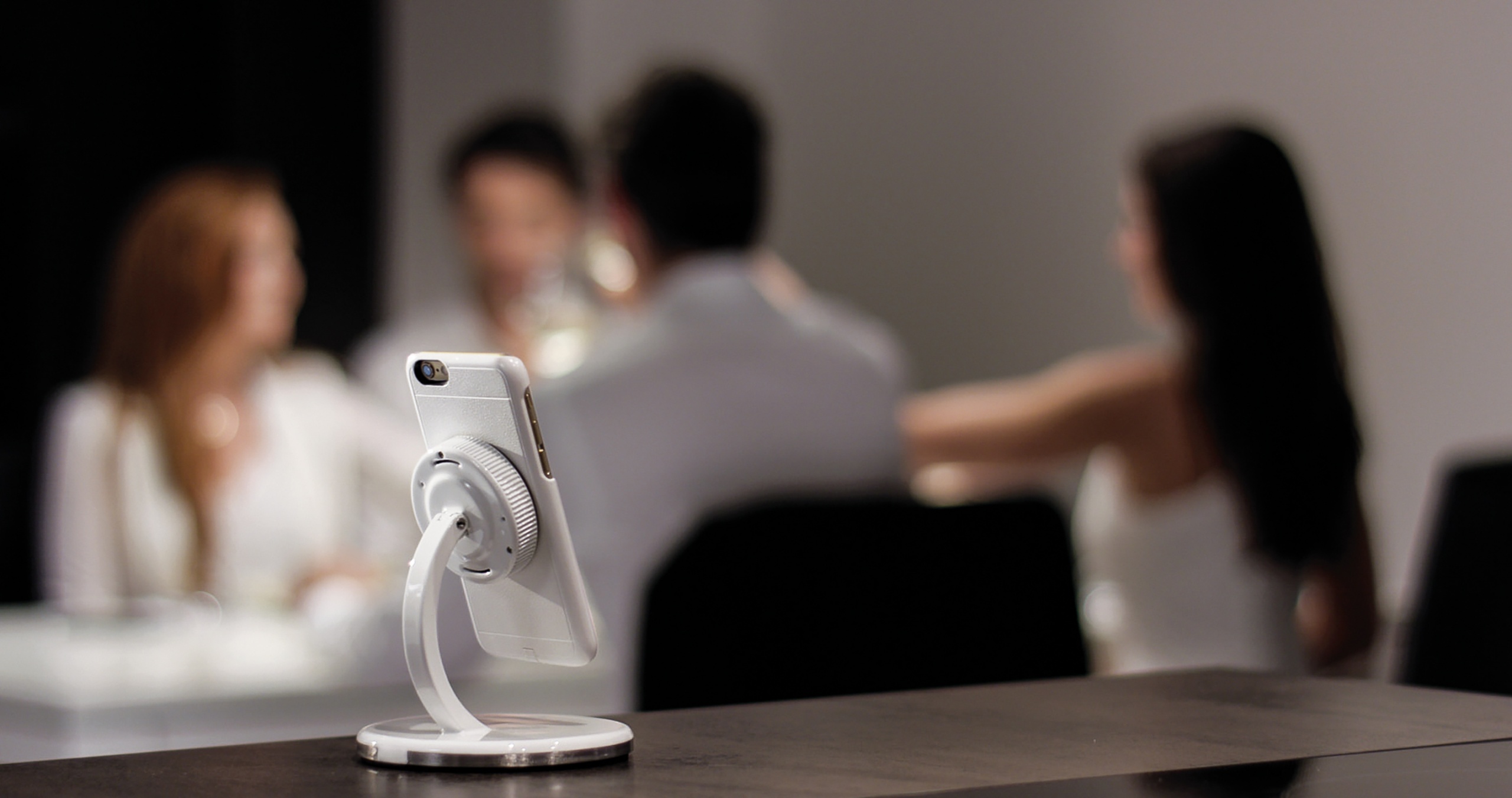 andi be free® Wireless Desktop Fast Charger schwarz – Bild 5